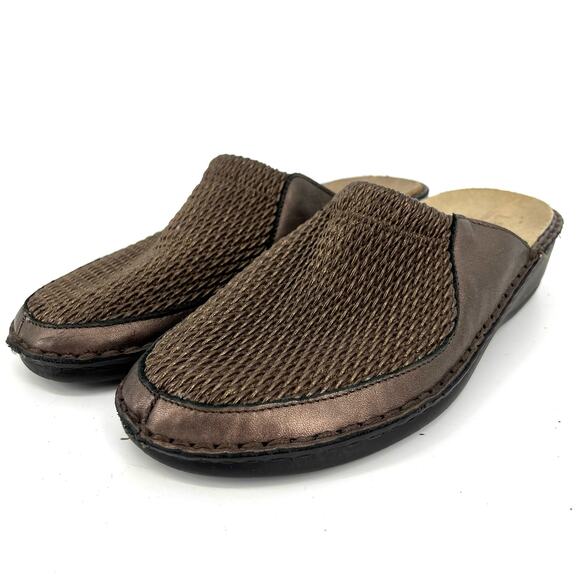 La Plume Women's Flex Bronze Flat Ruched Leather Mules (EU39 - US 8.5) - Picture 1 of 8